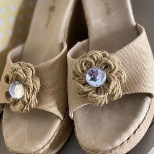 Lindsay Phillips tan wedges